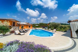 Villa GioAn - max 18, Private Playground and Sea View - Materada - 3