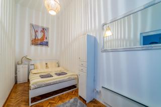 Gabi's Central Broadway Nest @ Nagymező str - Budapest - 1