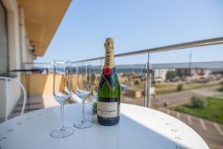 Summerland Happy Blue Apartments - Mamaia - 0