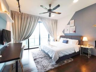 Almas Suites by RR JBcity - 9