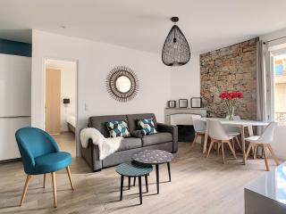 Charming Family 2BR - Prime Location, Walk to Beach & Shopping - By Totolulu Cannes - 9