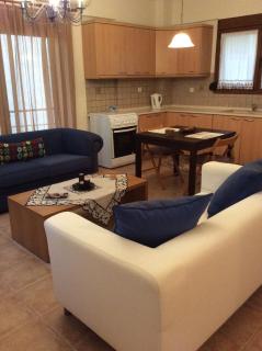 Mary-Ann's Deluxe Apartment , 5km from PEREA - 9