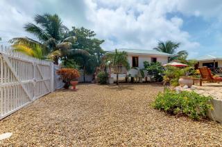 Cabañas @ Latitude Adjustment - Hopkins - 1