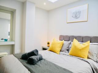Stunning Sea View Apartment Near the Beach, Bournemouth & Poole - 5