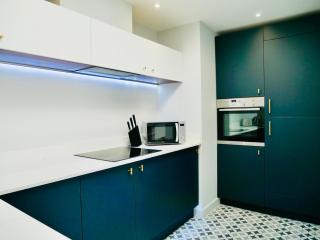 Stunning Sea View Apartment Near the Beach, Bournemouth & Poole - 4