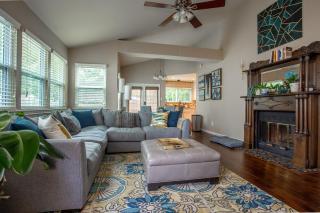 Comfortable, Family and Business Friendly 2BD/2BA House in North Austin - 0