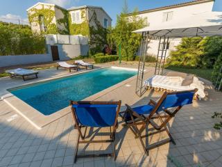 Villa in ibenik with Swimming Pool - Šibenik - 8