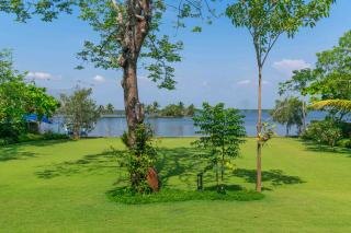 Cheppanam House with Backwater View and Pvt Lawn by StayVista - Ernakulam - 7