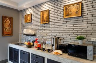 Hostel One Art and Gallery - 8