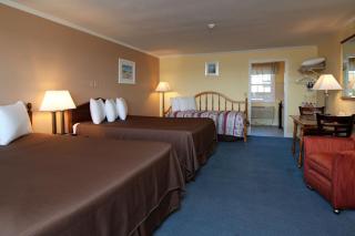 Cape Cod Harbor House Inn - Hyannis - 3