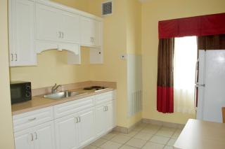 Days Inn & Suites by Wyndham Augusta Near Fort Eisenhower - Augusta - 1