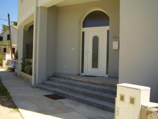 Water view brand new Apartment, short stroll to beach, peaceful! - Košljun - 9
