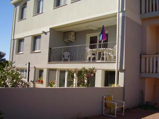 Water view brand new Apartment, short stroll to beach, peaceful! - Košljun - 1