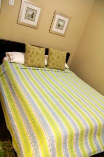 King Sling Room, Between Pool And Jacuzzi - Enjoy! - 1