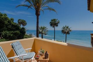 Superb Front Line Location with Heated Pool - Marbella - 9