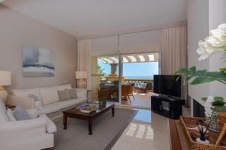 Superb Front Line Location with Heated Pool - Marbella - 5