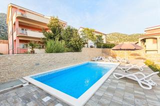 Apartments Villa Dina - Karlobag - 2