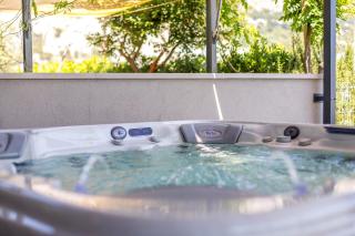 Luxury Apartment with Hot Tub - 2