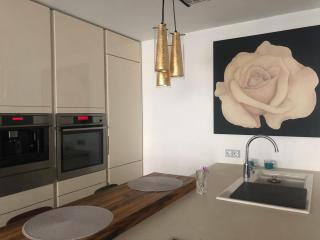 Luxurious 2 Bedroom Apartment Old City - Munich - 4