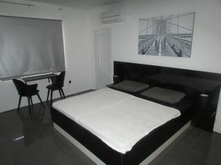 Sunset1, free private parking, pets welcome - 2