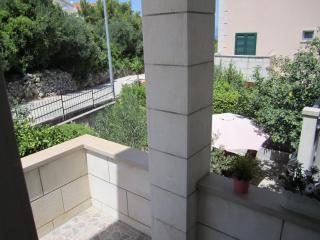NIVES B. - Supetar - 2