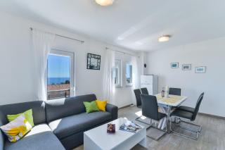 Crowonder Luxury Vir- 6 New Apartments for Families with Playground for Kids - Vir - 8