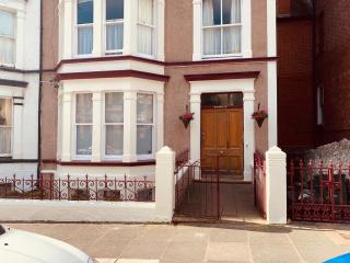 7 Llewelyn Avenue - 8