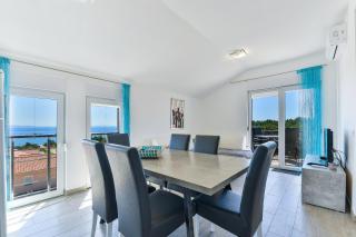 Crowonder Luxury Vir- 6 New Apartments for Families with Playground for Kids - Vir - 9