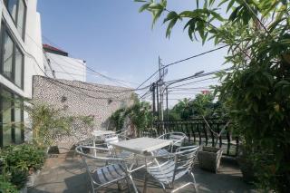 RedDoorz Plus near Green Pramuka Square Mall - 7