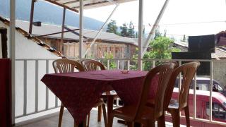 Lomari's Guest House - 8