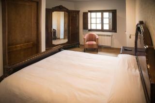 Hotel portico - 1
