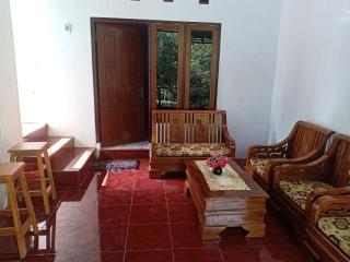 Sritanjung Homestay - Banyuwangi - 4