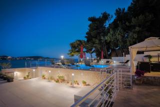 Gem of the sea luxury beach apartment with brand new heating infinity pool - Trogir - 2