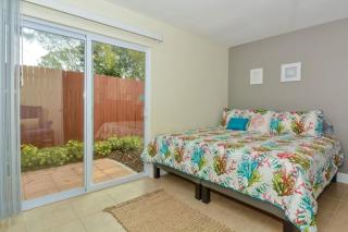 Lovely Cottage near the Beach and Downtown Sarasota - 3