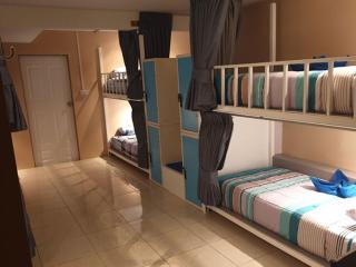 Oasis Hostel & Bar - Karon Beach - 0