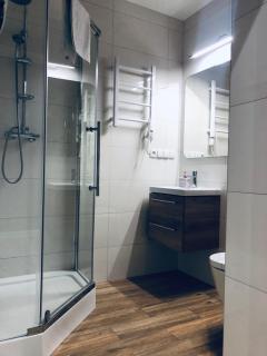 Apartament FLAMING z balkonem - ścisłe Centrum naprzeciwko PKP i PKS - self check in - darmowy parking - późne wymeldowanie do 12 - wystawiamy FV - Opole - 8