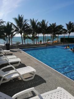 Resort Playa Azul Departamentos frente al mar - Tonsupa - 2