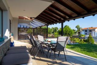 Villa Kristin 2 - 2min walk to Great Sandy, Shallow beach - Nikiti - 1
