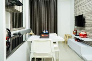 Cozy 2BR at Signature Park Grande Apartment By Travelio - 7