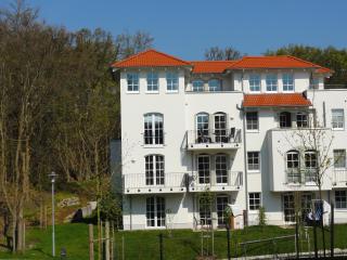 3 Zimmer Ferienwohnung Haus Meeresblick mit Meerblick A005 mit Südterrasse und Strandkorb - Baabe - 8