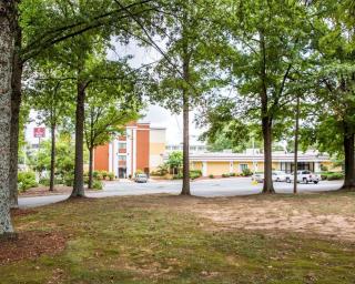 Budgetel Inn & Suites Atlanta - Atlanta - 5