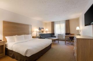 Quality Inn Petoskey-Harbor Springs - 1