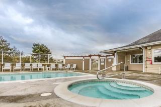 Top Floor - All The Views - 2 Bed 2 Bath Apartment in Westport - Westport - 6