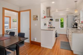 Birch Tree Cottage - 3 Bed 2 Bath Vacation home in Seattle - 1