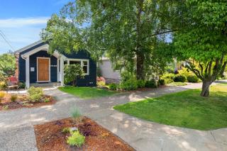 Birch Tree Cottage - 3 Bed 2 Bath Vacation home in Seattle - Seattle - 0