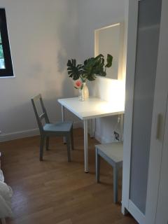 Lovely 2 Bedroom House Recently re-furbished near the Lakeside Perton Village Wolverhampton - Tettenhall - 1