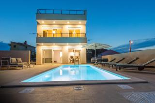 Villa Lele - peace, mountain & sea view, heated pool - 0