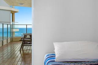 Foreshore Beachfront Apartments - Gold Coast - 9