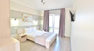 Family Hotel Happy INN - Zatoka - 9
