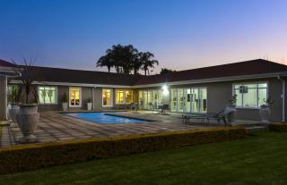 66 On Monzali 4 Star Luxury Guesthouse - Hilton - 3